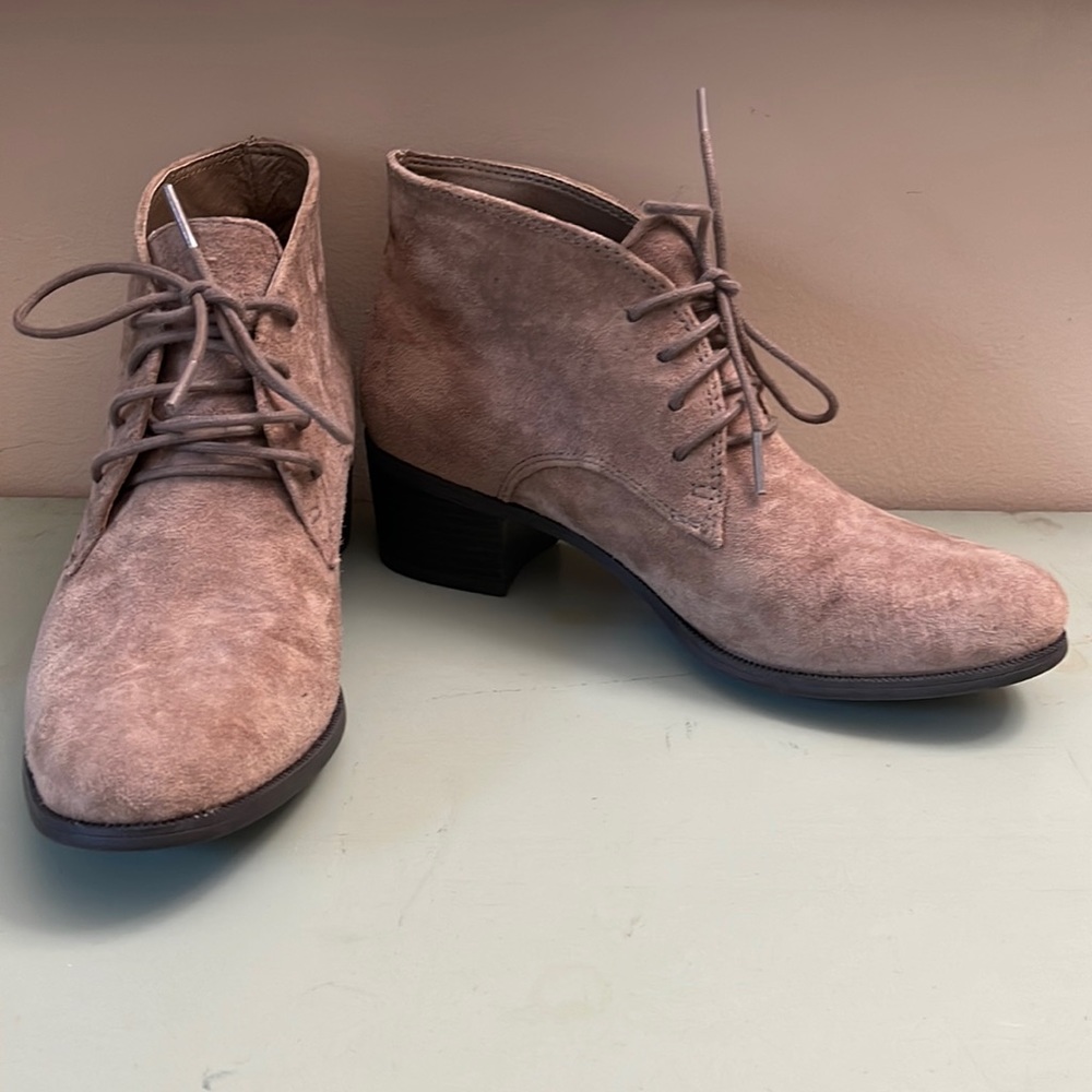 White Mountain 7 soft leather (suede) tie heals ankle bootie